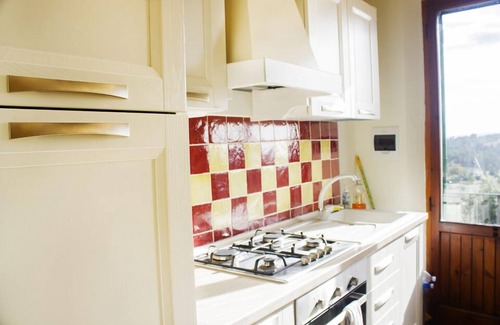 Trequanda Apartment | Experience a Classic Tuscan Hill Town Getaway with AC!