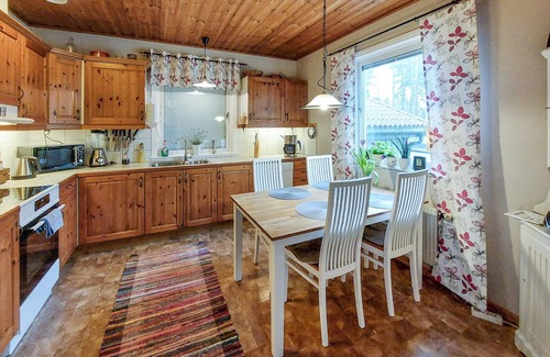 Gemla House | Relax in a Vacation Home with Pool and Lake Views