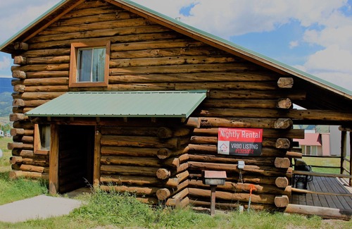 Eagle Nest Cabin | Cozy Log Cabin Retreat by Eagle Nest Lake, NM – Guest Rated 9/10