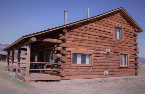 Eagle Nest Cabin | Cozy Log Cabin Retreat by Eagle Nest Lake, NM – Guest Rated 9/10