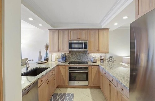Park Shore Condo | Beautiful Gulf View Unit with Kitchen Amenities - WS1003