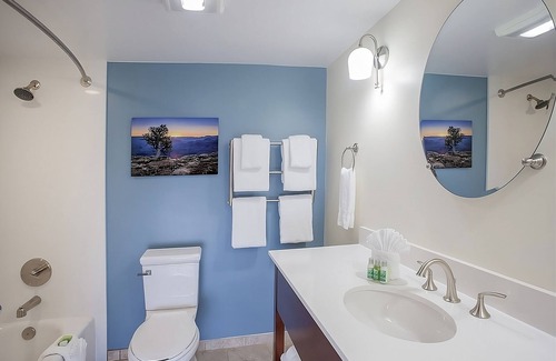 Tusayan Hotel | Relaxing Stay with Pool, Hot Tub & Free Parking Awaits!