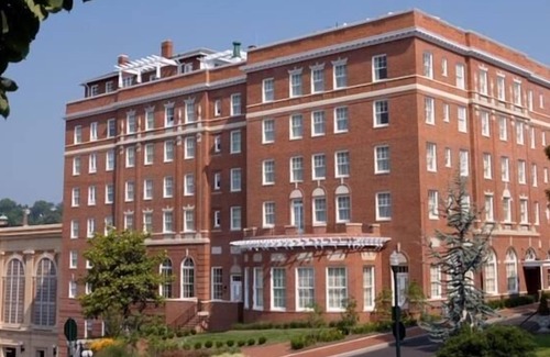 Staunton House | Enjoy a Hassle-Free and Suiting Stay! 3 Comfortable Units, Pets Allowed