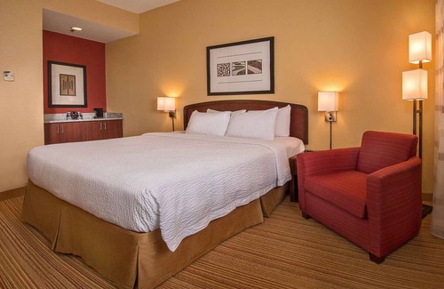 Durham Hotel | Experience a Relaxing Stay with Pool and Free Parking
