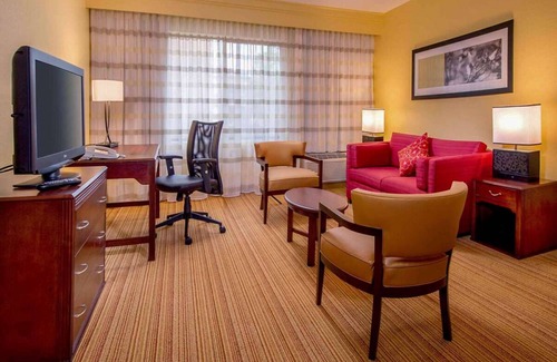 Durham Hotel | Experience a Relaxing Stay with Pool and Free Parking