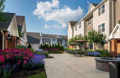 Fairfax Apartment | Pet-Friendly Haven with Free Breakfast and Easy Access