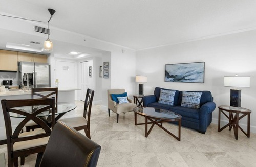 Coconut Grove Hotel | Relaxing Retreat with Pool & Kitchen Near Coco Walk