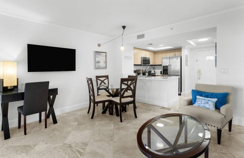 Coconut Grove Hotel | Relaxing Retreat with Pool & Kitchen Near Coco Walk