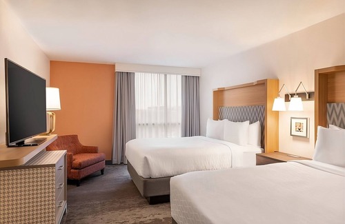 Fort Worth Hotel | Relaxing Stay with Indoor Pool Near Fort Worth Zoo
