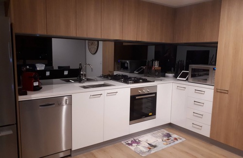 Adelaide Central Business District Apartment | Experience Luxury at Adelaide CBD with Spa and Ocean Views