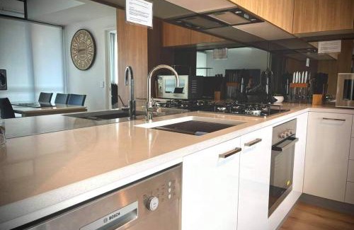 Adelaide Central Business District Apartment | Indulge in Luxury at Adelaide CBD: 4-Star Comfort Awaits