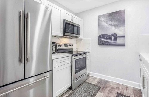 Fort Lauderdale House | Experience Comfort in a Remodeled Home with Great Amenities