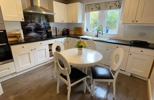Addingham House | Peaceful 4B/2B Home with Family-Friendly Amenities