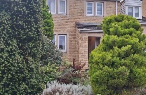 Addingham House | Peaceful 4B/2B Home with Family-Friendly Amenities