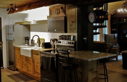Mauston Cabin | Experience Unique Cabin Getaway on Wisconsin River