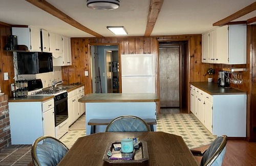 Linwood House | Discover Panoramic Water Views from Your Private Retreat