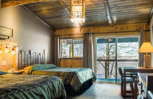 Rice Lake Cabin | Relax in Room 19 - The Wood Duck at Curriers Lakeview