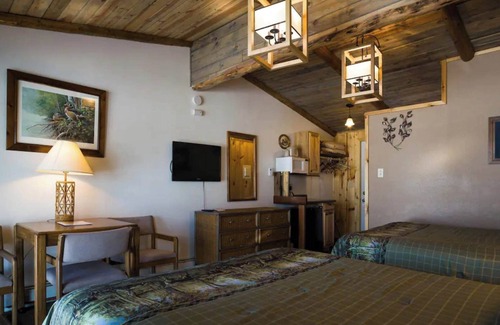 Rice Lake Cabin | Relax in Room 19 - The Wood Duck at Curriers Lakeview