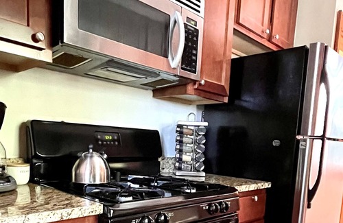 Le Claire House | Enjoy a river-view at a modern 2 BR near historic downtown LeClaire