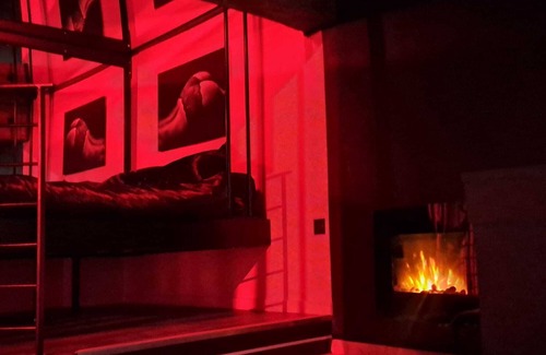 Old Lyon Apartment | ENJOY A ROMANTIC GETAWAY IN THE HEART OF OLD LYON.