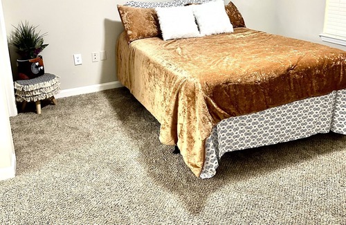 Sandy Springs Condo | Enjoy a stylish experience at this centrally-located place.