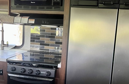 Tri-Cities House | Experience Freedom in a Cozy 31’ RV with Great Amenities