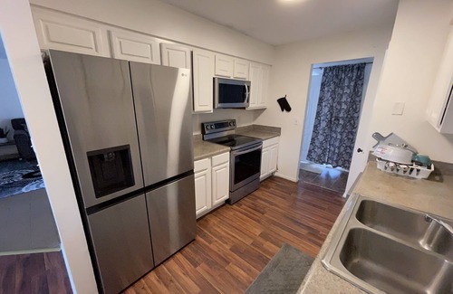 Lakeland House | Serene Getaway with Lake View and Spa Amenities