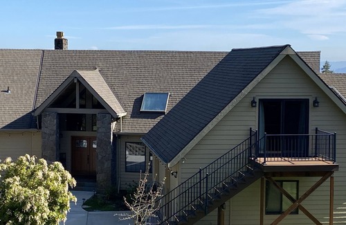 Newberg Apartment | Unwind in Oregon's Wine Country with Spa & Breakfast Options