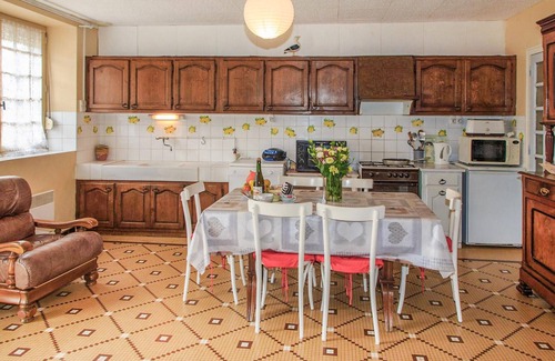 Planguenoual House | Relax in a Welcoming Vacation Home with Lake Views