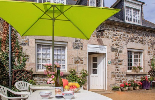 Planguenoual House | Relax in a Welcoming Vacation Home with Lake Views