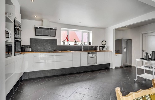 Naesby House | Escape to a Peaceful Getaway with Lake Views and Spa