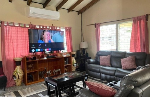 Barrio El Centro Apartment | Spacious Loft Retreat in the Heart of Tela Atlántida