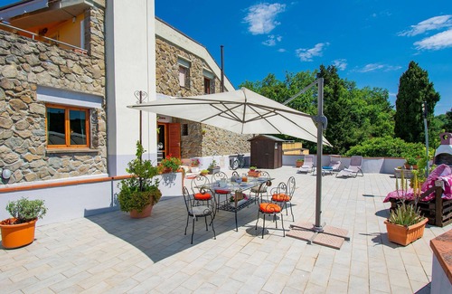 Giugnano Apartment | Experience an Unforgettable Stay in Our Pet-Friendly Apartment