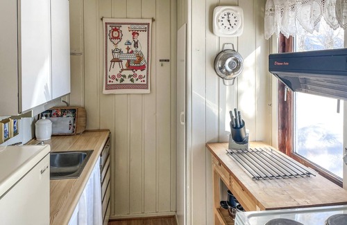 Steinsetbygdi House | Unforgettable Getaway with Lake View and Spa Amenities