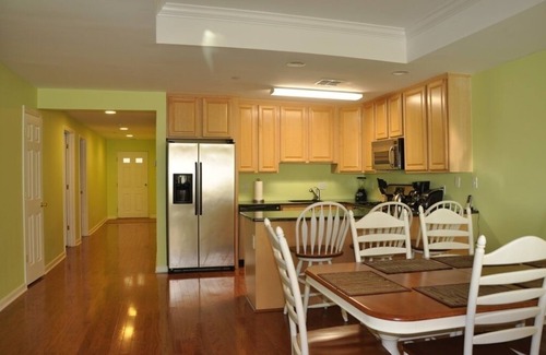 Wildwood Condo | Experience Breathtaking Bay Sunsets at Marina Bay Retreat