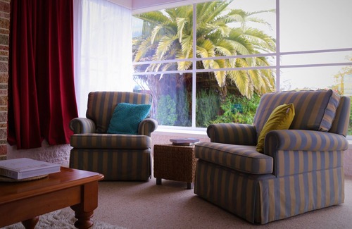 Oamaru House | Discover Breathtaking Views from Our Family-Friendly Retreat