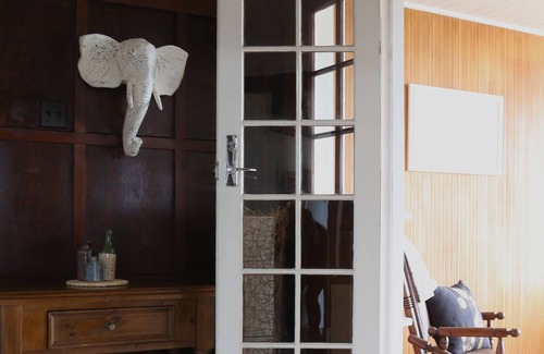Oamaru House | Discover Breathtaking Views from Our Family-Friendly Retreat