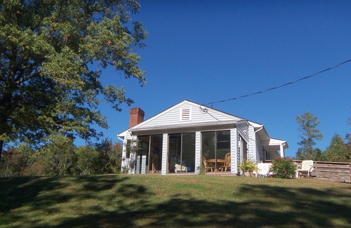 Ampthill House | Relaxing Riverfront Retreat Near Downtown Richmond