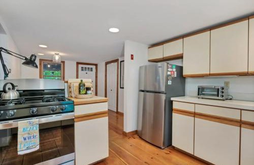 Brewster House | Discover Brewster's Family-Friendly Charm and Pet Amenities