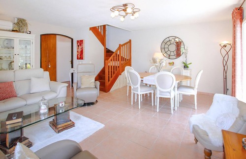 Morieres-les-Avignon House | Relaxing Vacation Home with Pool and Great Amenities