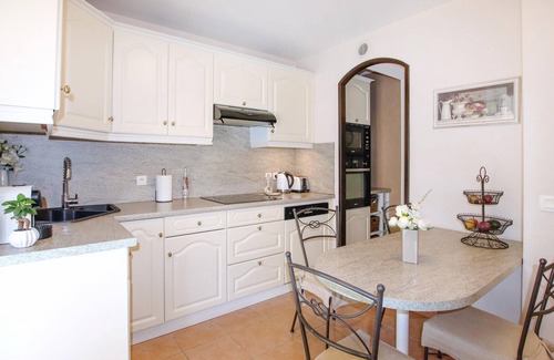 Morieres-les-Avignon House | Relaxing Vacation Home with Pool and Great Amenities