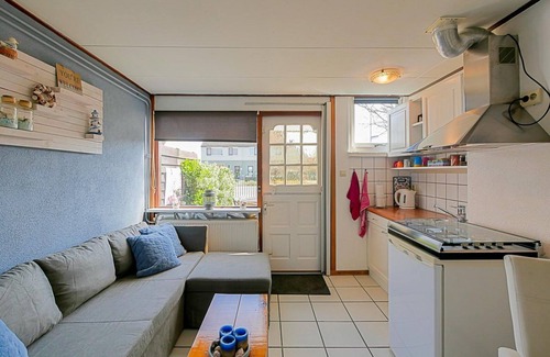 Callantsoog House | Cozy Zomerhuis Petite: Ideal Holiday Home for Two