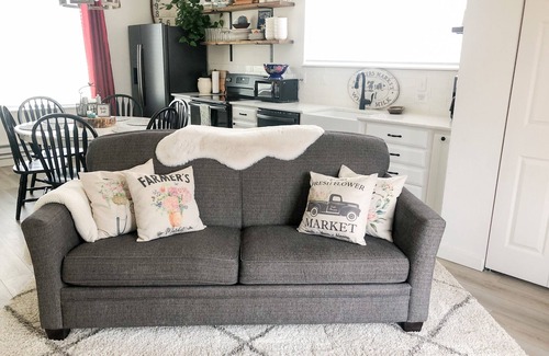 Monument House | Indulge in Country Living at Our Farmhouse Guest Cottage