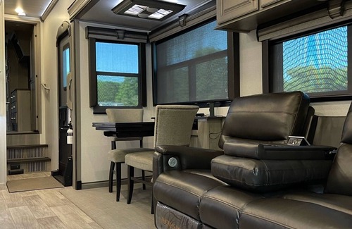 Lexington House | Enjoy Cozy Fireplace in Spacious & Luxury RV @ KHP