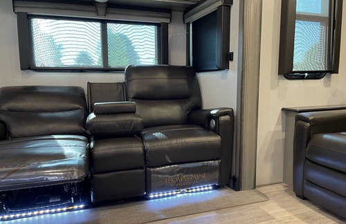 Lexington House | Enjoy Cozy Fireplace in Spacious & Luxury RV @ KHP