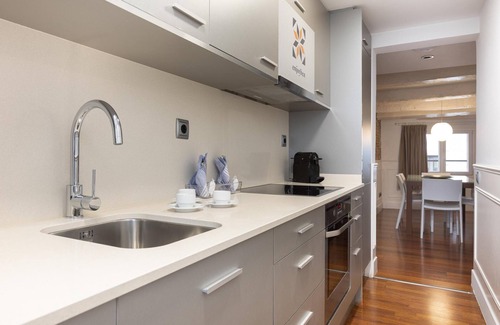 El Born Apartment | Elegant Dali Deluxe Apartment in City Center with Ocean View