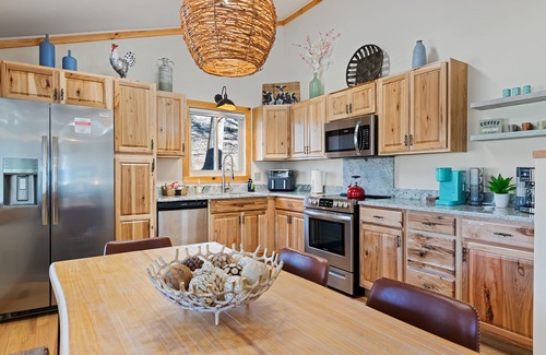 Waynesville Cabin | Experience a Fabulous Retreat with Hot Tub and Private Amenities