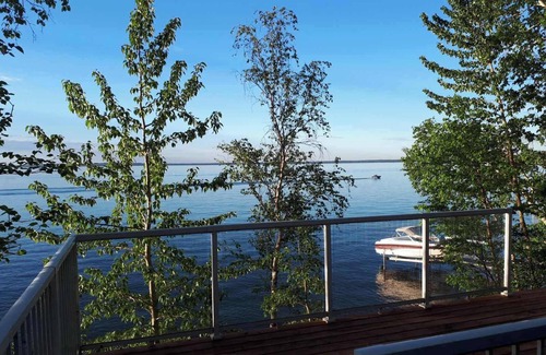 Westerose Cabin | Idyllic Waterfront Cabin at Pigeon Lake with Ocean View