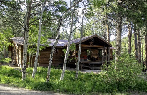 Allenspark House | Pet-Friendly Retreat Near Estes Park with Top Amenities