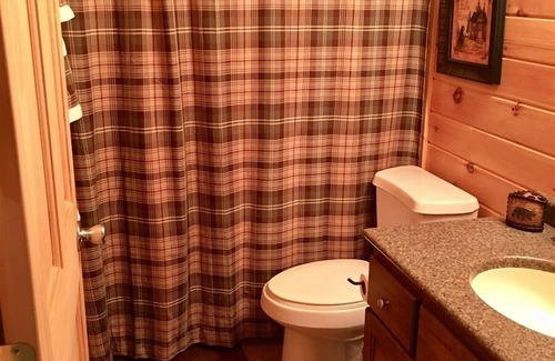 Branson Cedars Cabin | Experience Fish Camp Lodge: 3 Beds, Spa & Pool Retreat